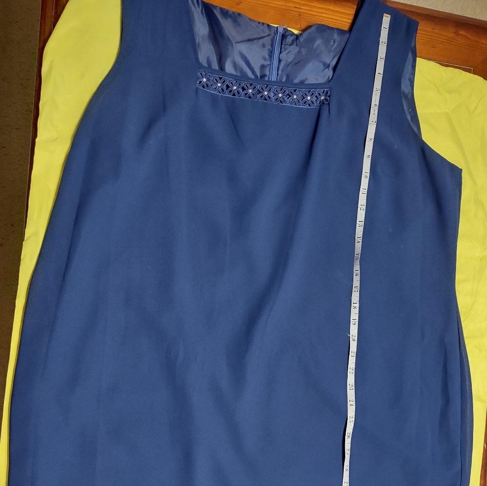 Dress - Picture 9 of 9